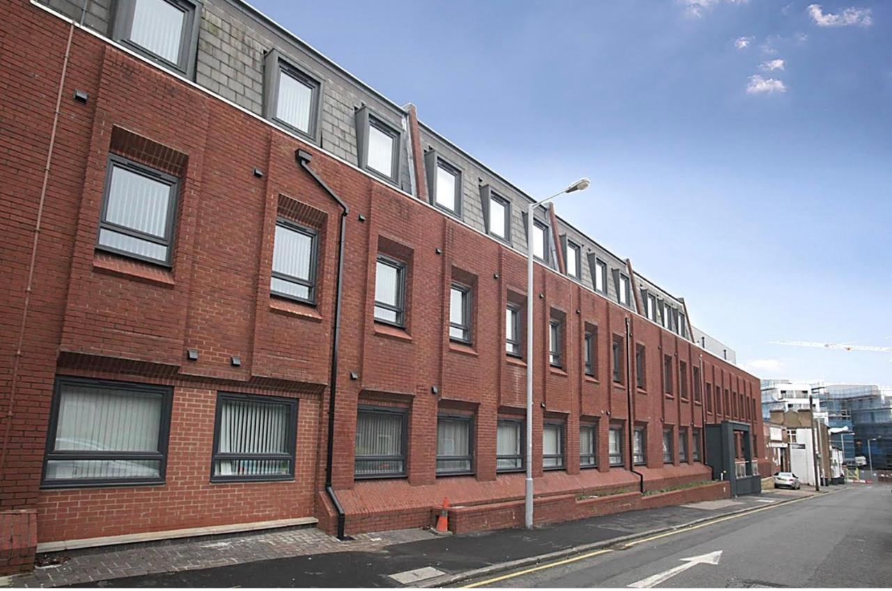 Mnitri Apartment Luton  Exterior photo